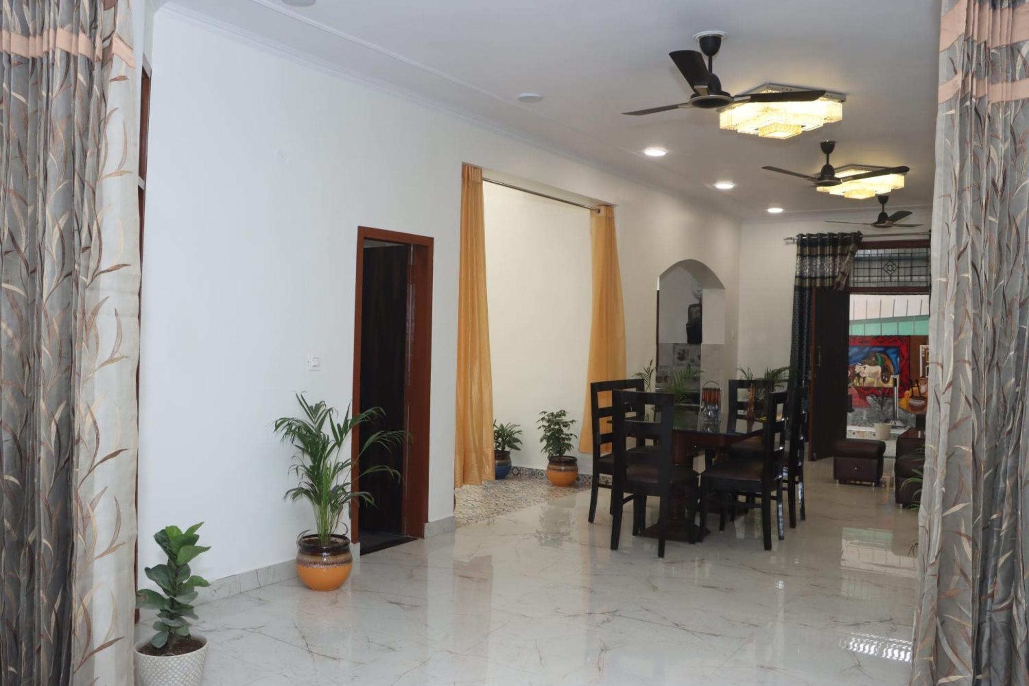 Вилла Serene House With Peaceful Vibes Большая Нойда Экстерьер фото